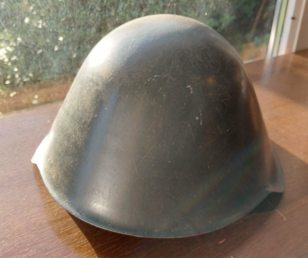 Duitse helm model 56. Oost-Duitsland. Compleet., Verzamelen, Verzenden, Landmacht