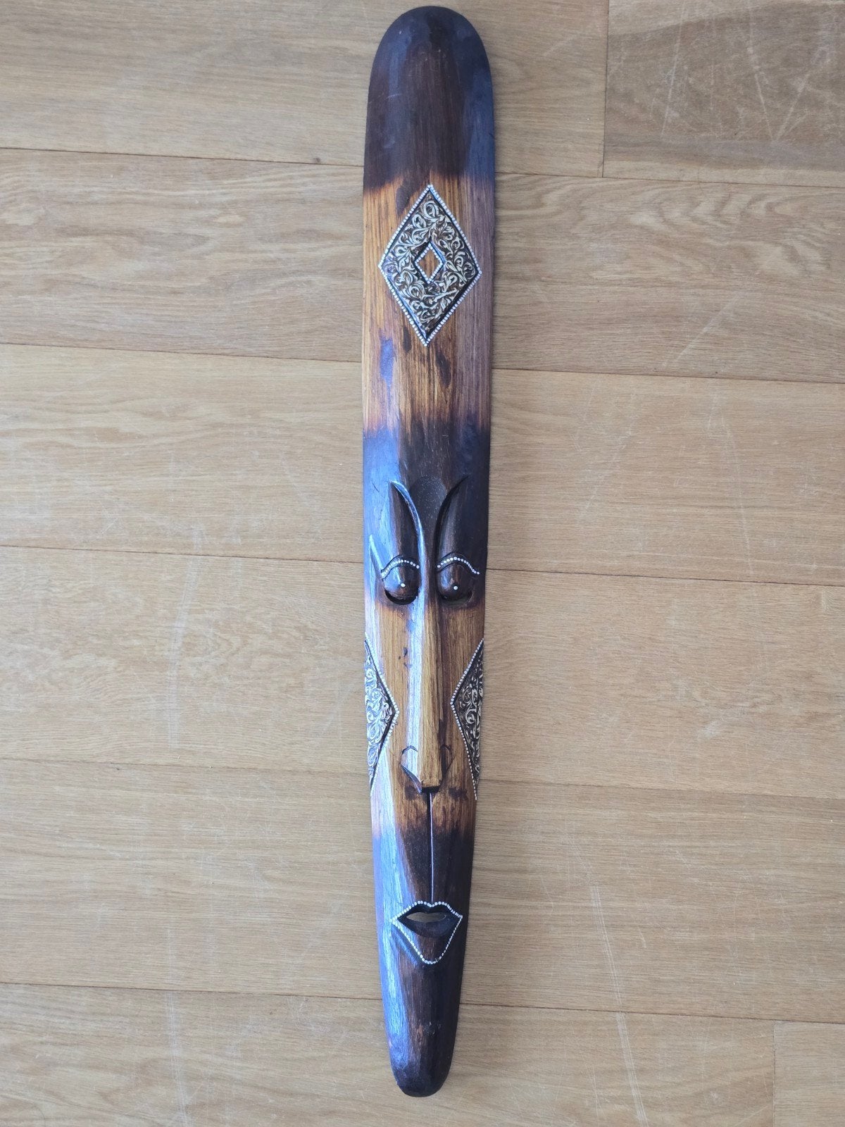 Masque mural tribal en bois sculpté à la main — 98 cm, Enlèvement ou Envoi