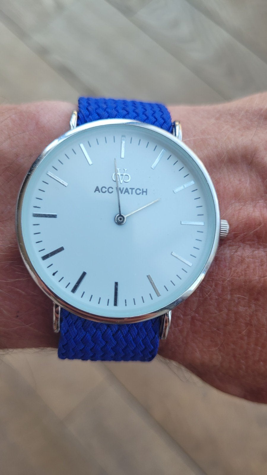horloge met witte wijzerplaat, Ophalen