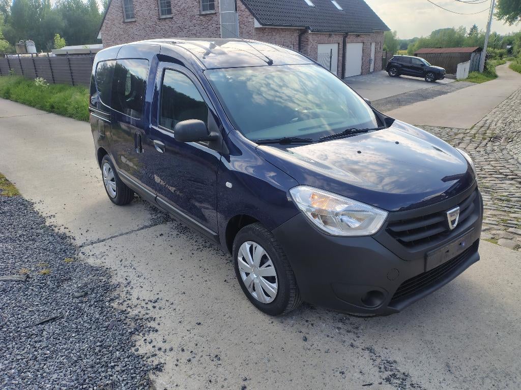 Dacia 1.5 DCI lichte vracht, Auto's, Dacia, Euro 5, Zwart, Blauw