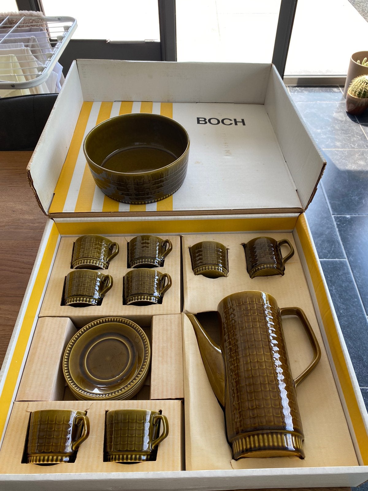 Boch servies delta in originele doos, Enlèvement