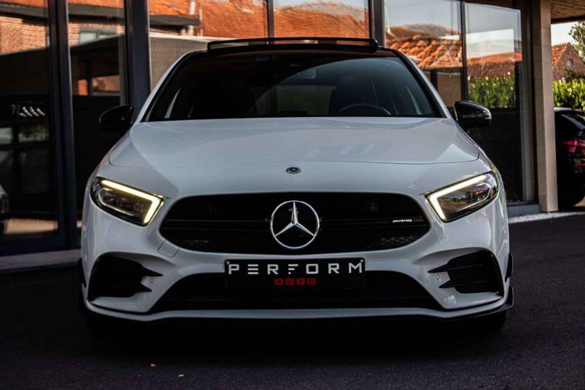 Mercedes-Benz A 35 AMG 4MATIC*AERO PACK*KEYLESS*PANO*FULL*, Auto's, Automaat, Dealer onderhouden, Gebruikt, 4 cilinders