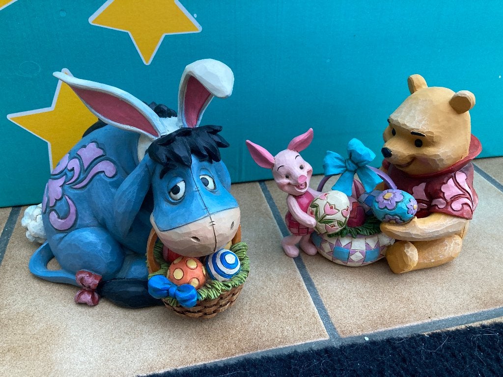 Nieuwe Disney Traditions Winnie & Piglet + Eeyore easter, Ophalen of Verzenden, Winnie de Poeh of vrienden, Nieuw, Beeldje of Figuurtje