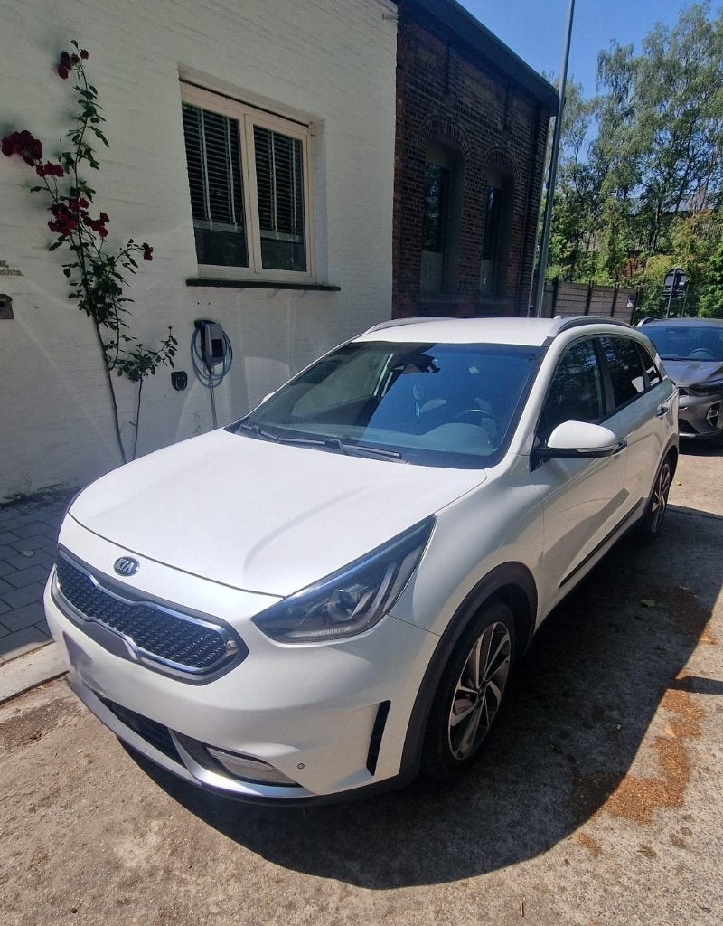 Kia Niro Hybrid ExecutiveLine 2019 - 100.000 km, Auto's, Dealer onderhouden, Zwart, Wit, Leder