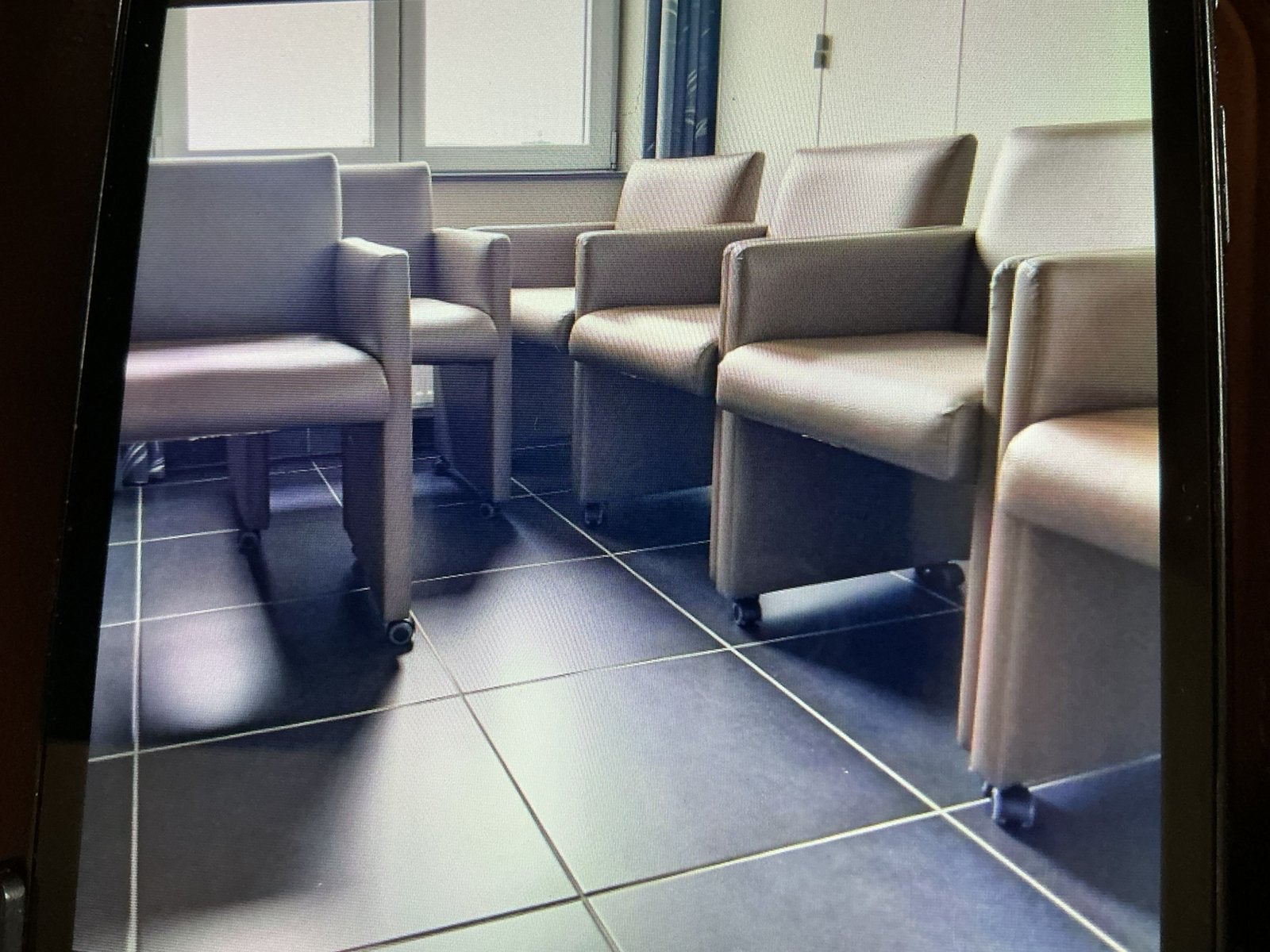 6 stoelen op wieltjes in ROESELARE, Huis en Inrichting, Stoelen, Ophalen, Gebruikt