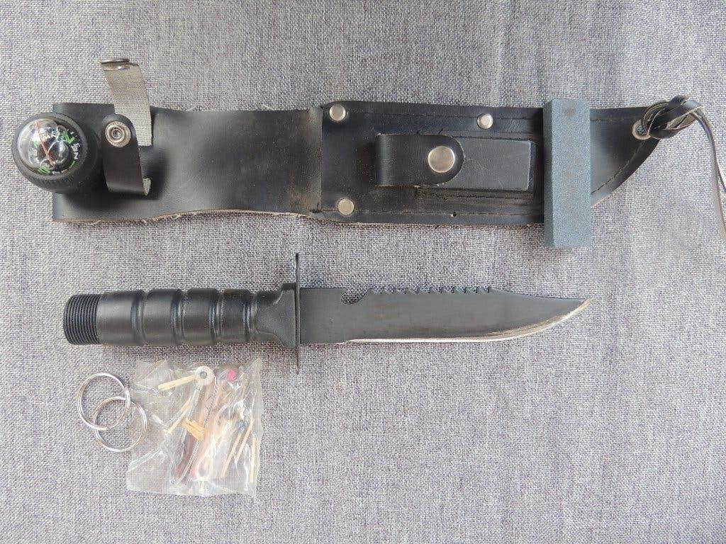 Ancien couteau de survie avec matériels photos, Collections, Enlèvement ou Envoi, Armée de terre, Couteau ou Poignard