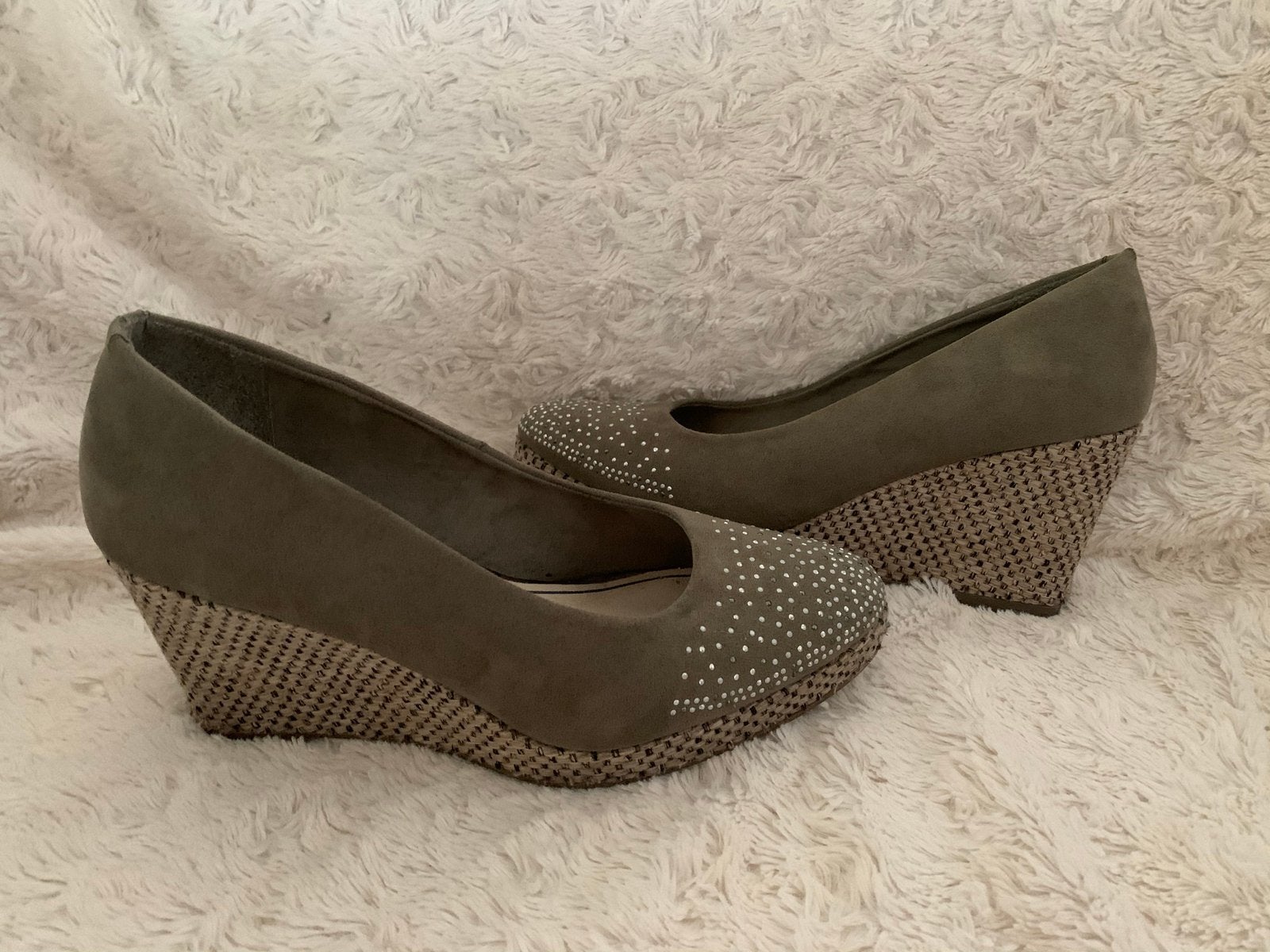 Escarpins Sprox à talon compensé bas en daim kaki taille 38, Neuf, Enlèvement ou Envoi, Vert, Chaussures basses