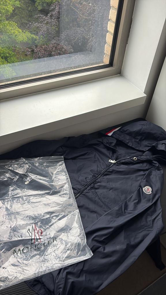 Moncler vest, Ophalen, Zo goed als nieuw, Maat 48/50 (M)