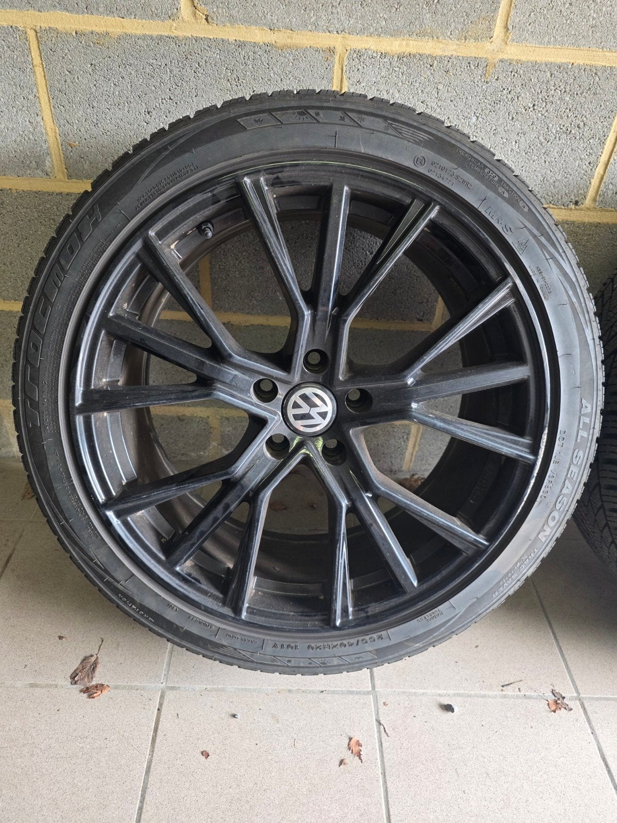 Jantes aluminium 20" + 4 pneus 4 saisons – VW Multivan T7, Auto-onderdelen, Banden en Velgen, Banden en Velgen, All Season, 20 inch