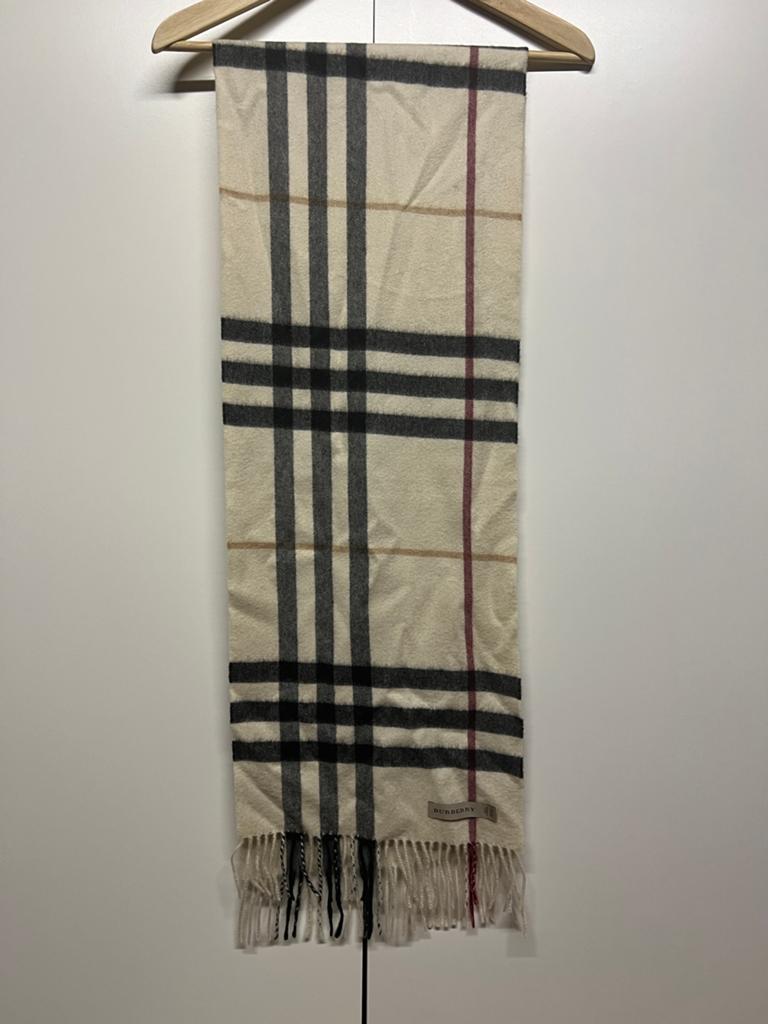Sjaal Burberry, Kleding | Dames, Mutsen, Sjaals en Handschoenen, Ophalen of Verzenden, Zo goed als nieuw, Sjaal