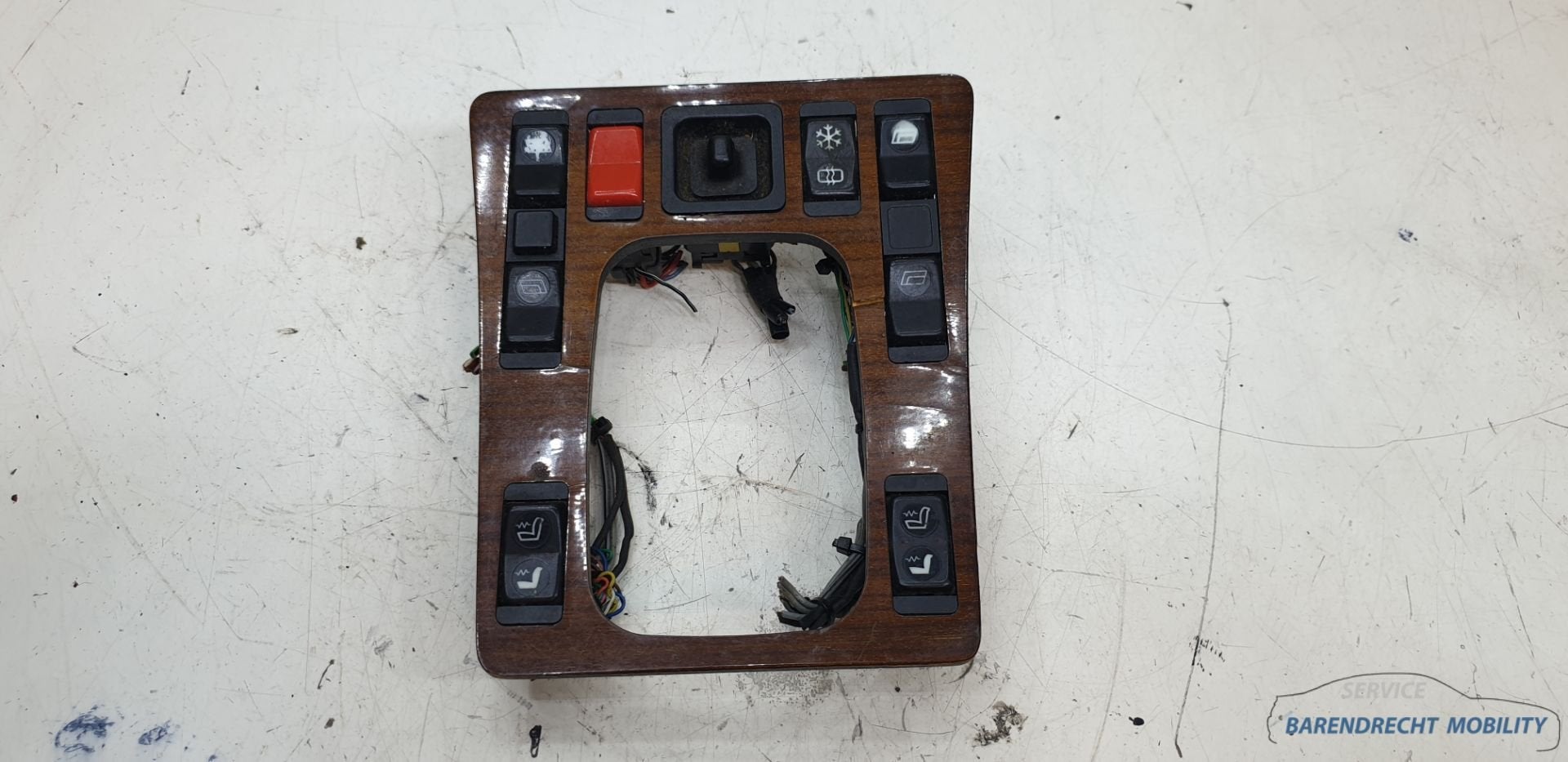 Hout inleg W201 190 Mercedes middenconsole pook Airco stoelv, Gebruikt, Mercedes-Benz AG, Mercedes-Benz, Mercedesstrasse 120
70372  Stuttgart, DE