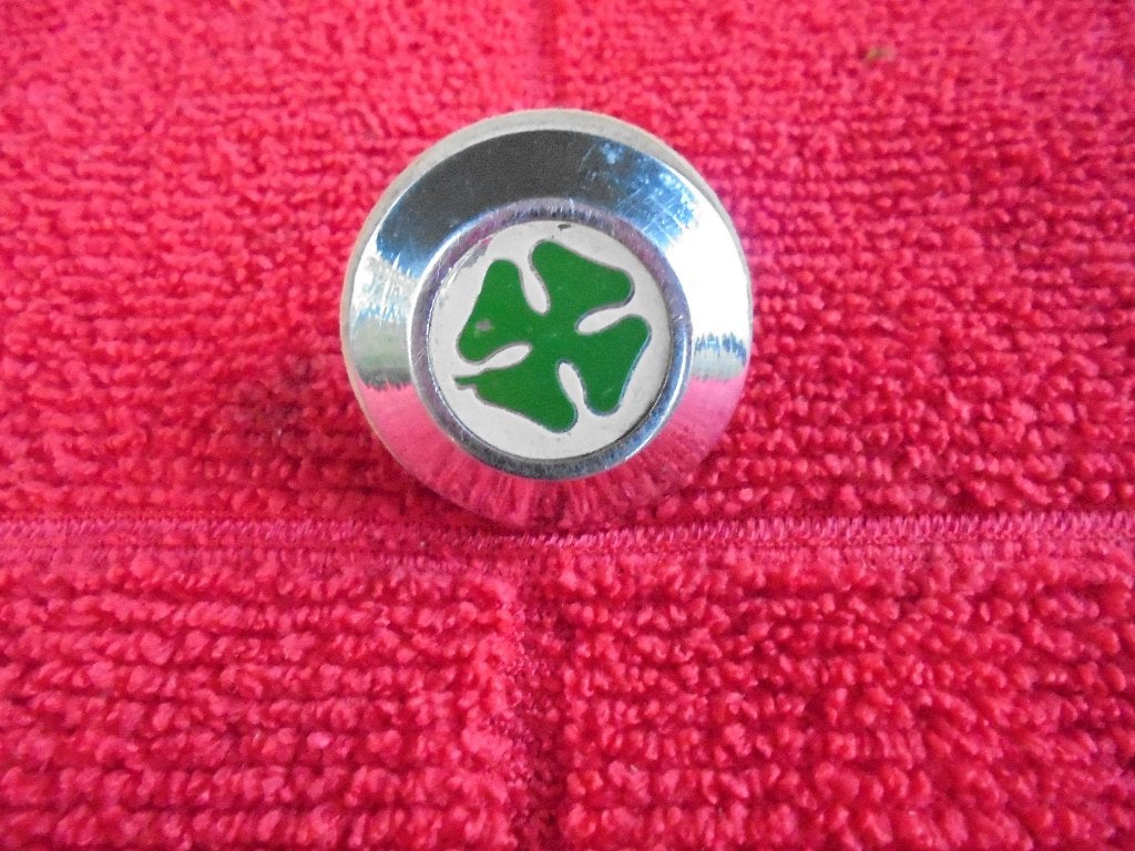 Porte-bonheur Cloverblad avec insigne Alfa Romeo vintage, Autos : Pièces & Accessoires, Enlèvement ou Envoi, Alfa Romeo
