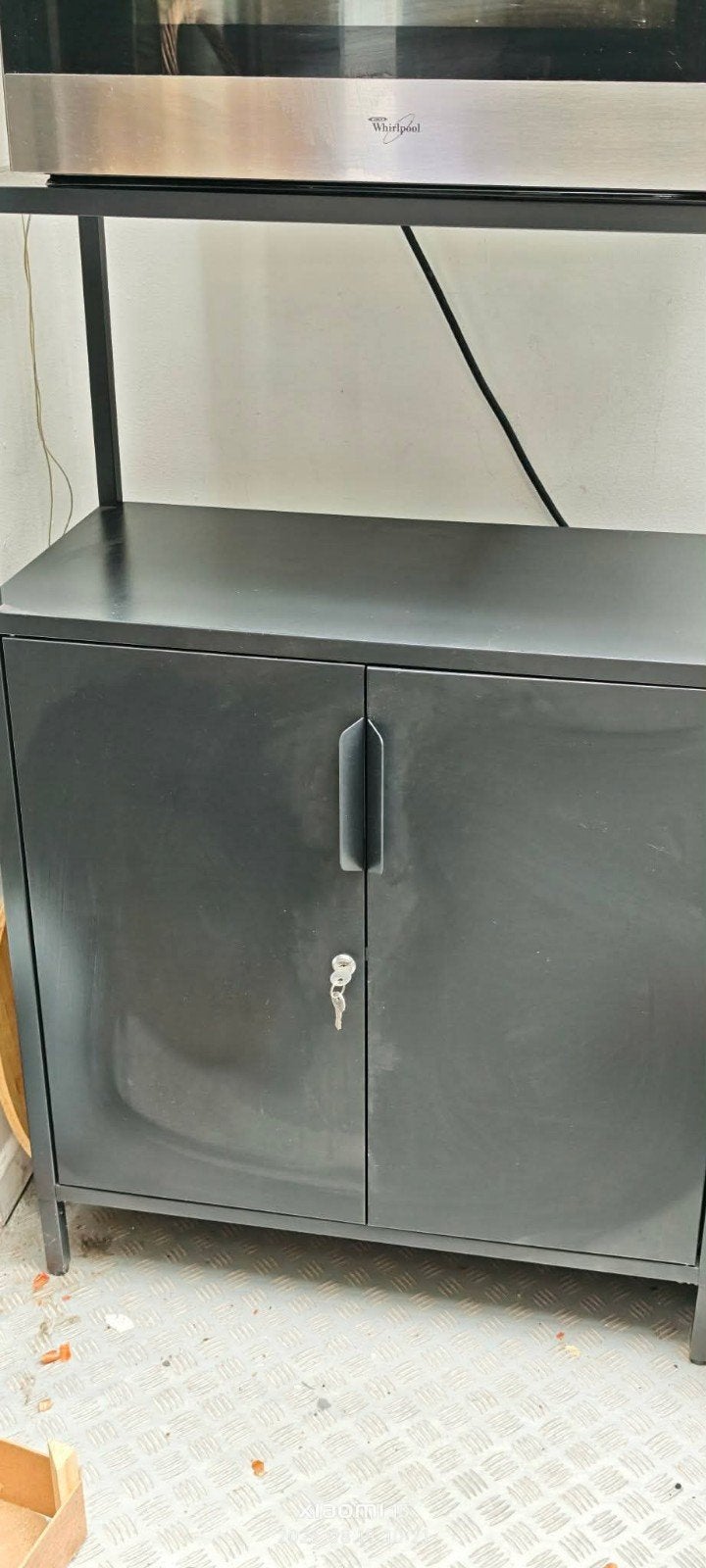 Zwarte metalen kast met sleutel / Keukenkast met meubel, Ophalen, Metaal