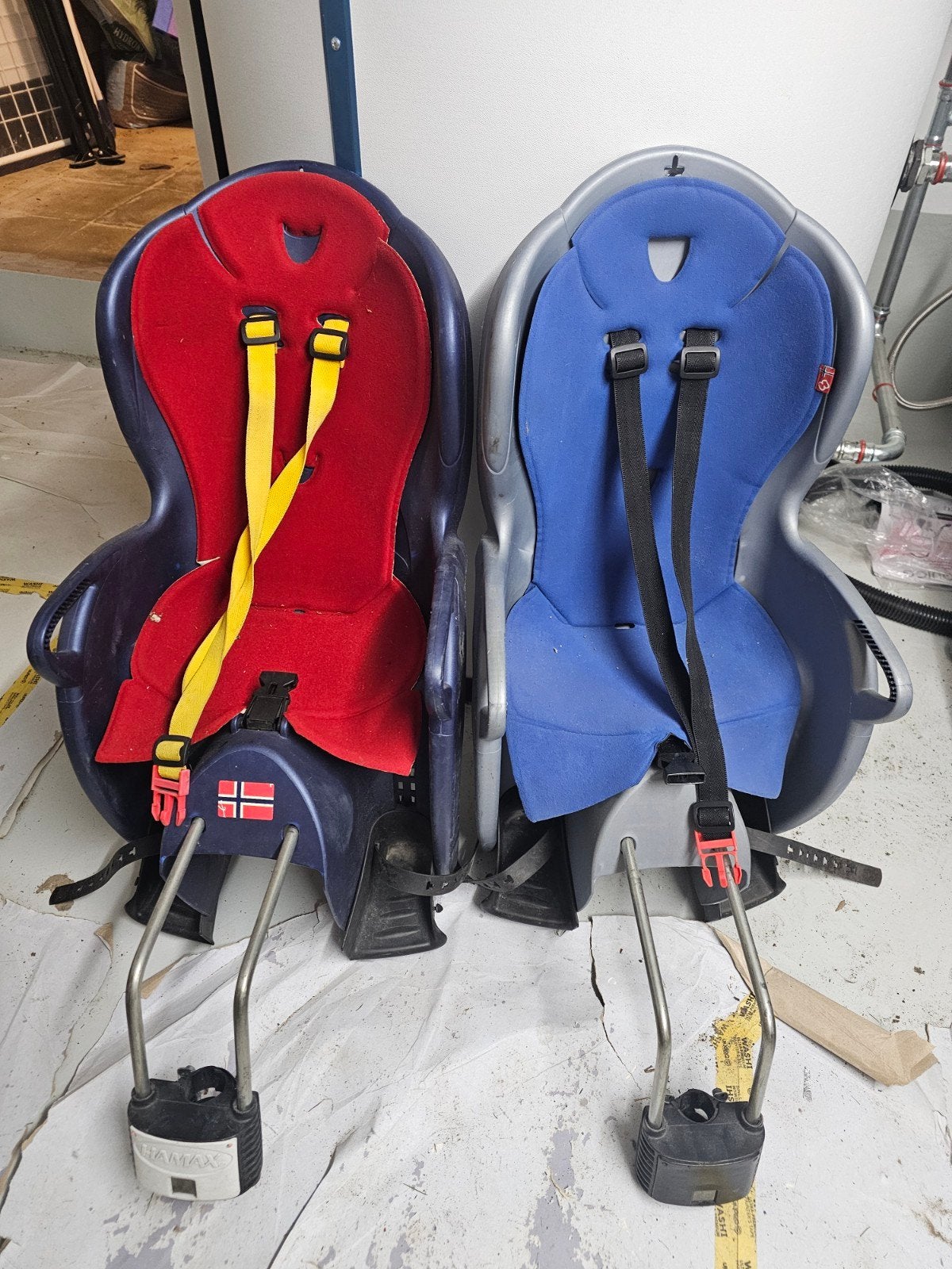 2 hamax Kiss, 20€ chaque ou 35€ les deux., 0 à 18 kg, Repose-pieds, Comme neuf, Enlèvement
