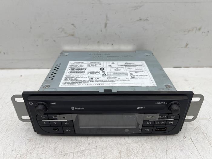 Radio van een Renault Trafic, Gebruikt, -, Renault, -
