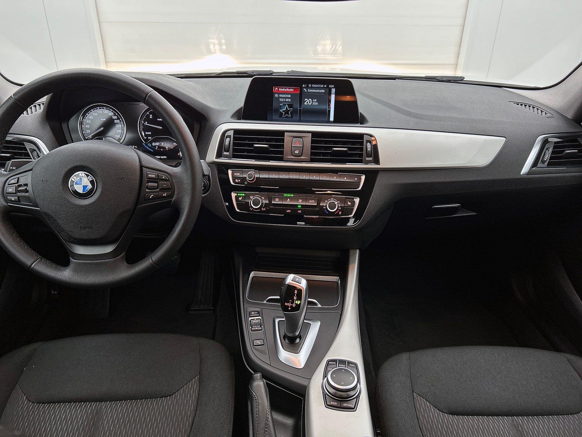 BMW 118iA | Trekhaak | Zetelverwarming | Navigatie | Parkeer, Autos, 100 kW, Achat, Euro 6, Entreprise