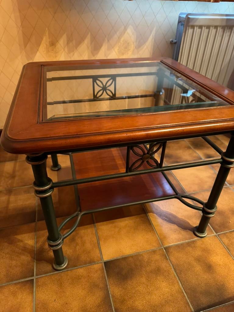 Klassieke salontafel met massief kershouten afwerking., Enlèvement