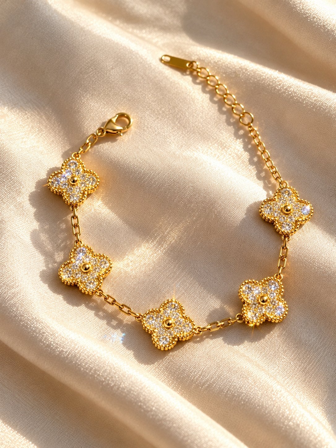 Van Cleef & Arpels Style Gold Alhambra Crystal Bracelet, Bijoux, Sacs & Beauté, Enlèvement ou Envoi, Comme neuf