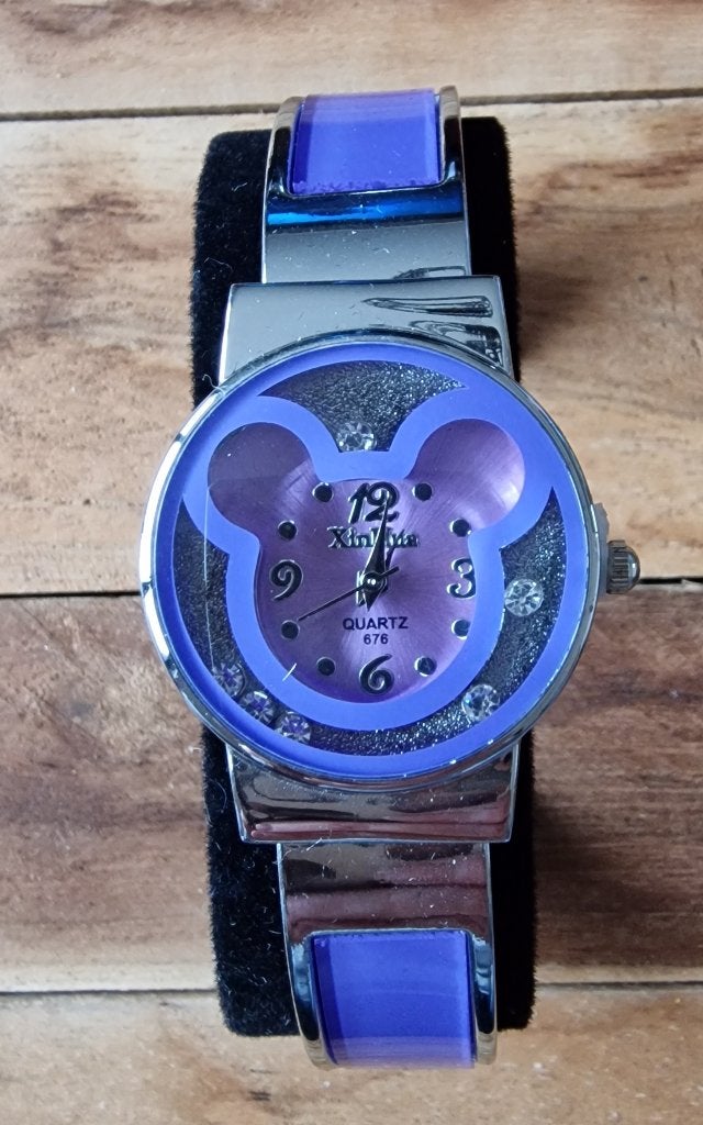 Horloge Mickey Mouse paars, Bijoux, Sacs & Beauté, Enlèvement ou Envoi, Acier, Avec strass, Acier