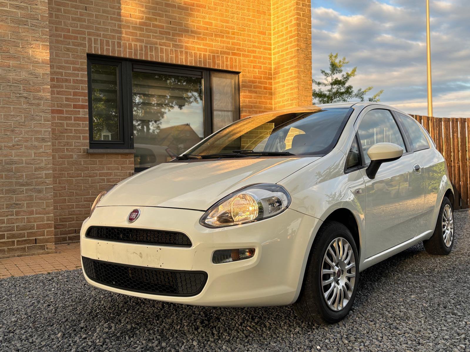 FIAT PUNTO GEKEURD VOOR VERKOOP, Auto's, USB, Wit, Handgeschakeld, Particulier