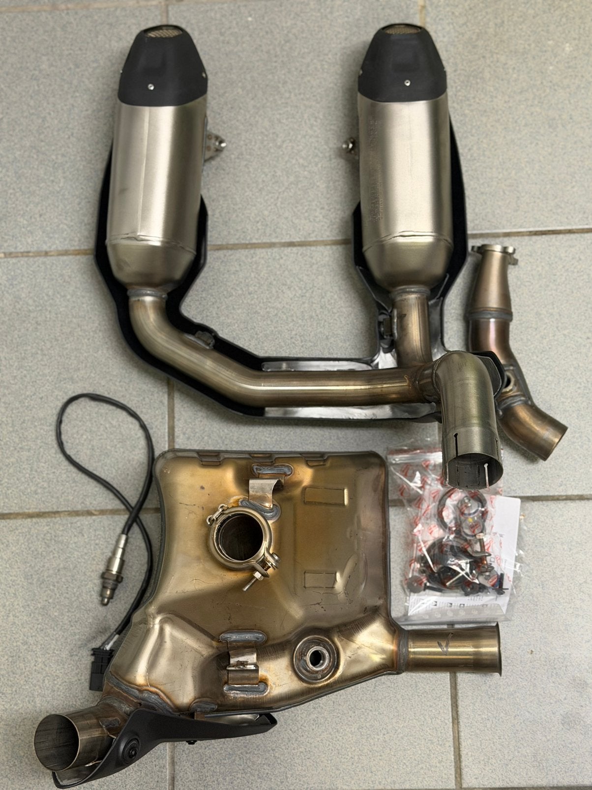 Originele Ducati Hypermotard V2 uitlaat, Motoren, Onderdelen | Ducati, Nieuw, Ophalen of Verzenden