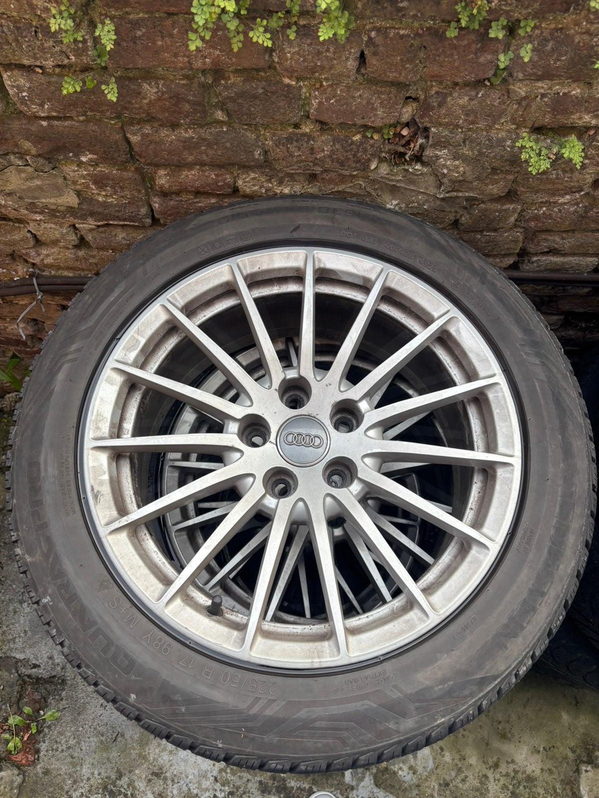 Jantes audi 5x112 , pneu 4 saison 225 50 17, Autos : Pièces & Accessoires, Pneus & Jantes, Enlèvement, Jante(s)