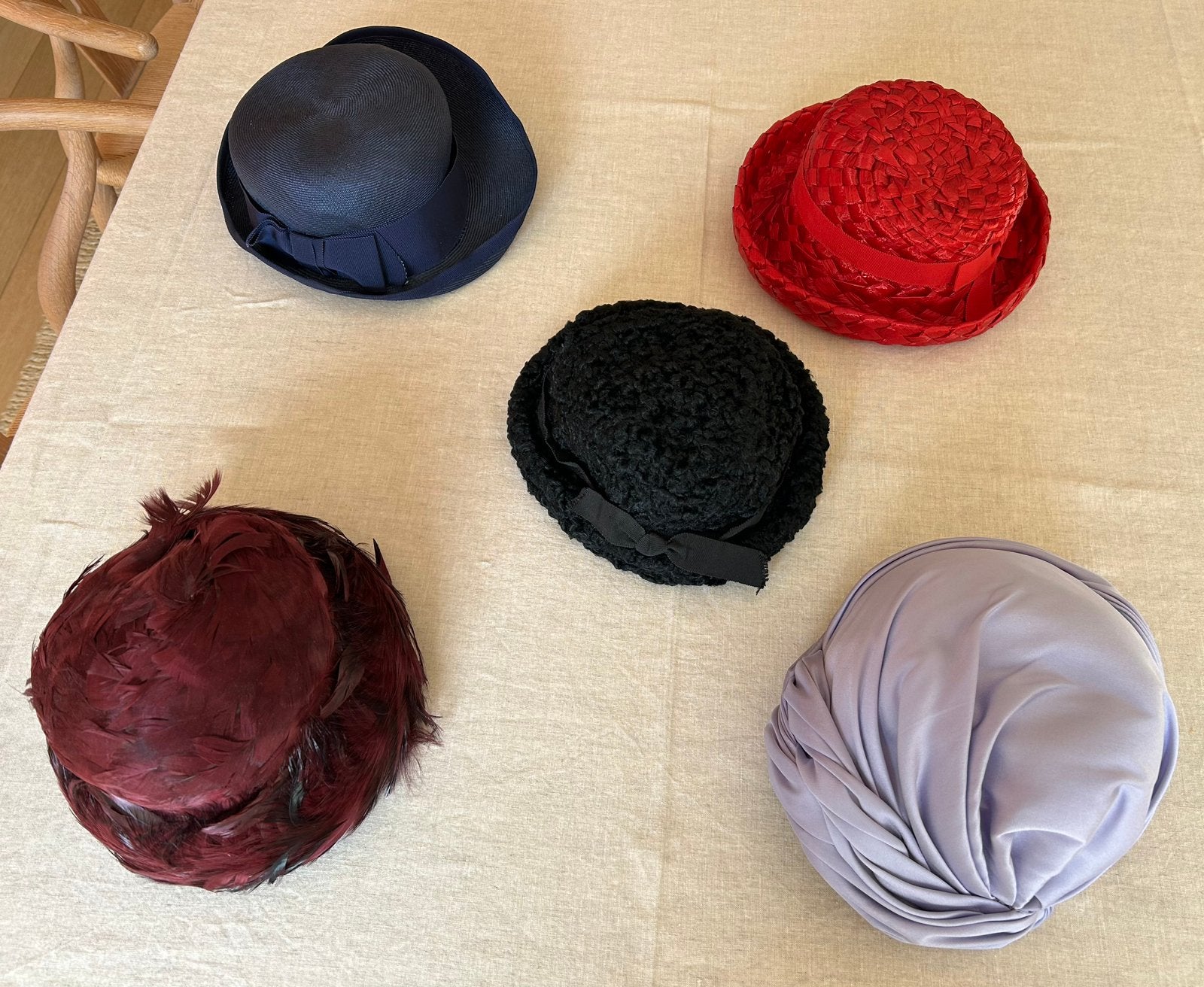 UNIEK: Lot van 5 authentieke vintage dameshoeden uit ‘50-‘60, Kleding | Dames, Ophalen of Verzenden, Gedragen, 56 of 57 cm (M, 7 of 7⅛ inch)