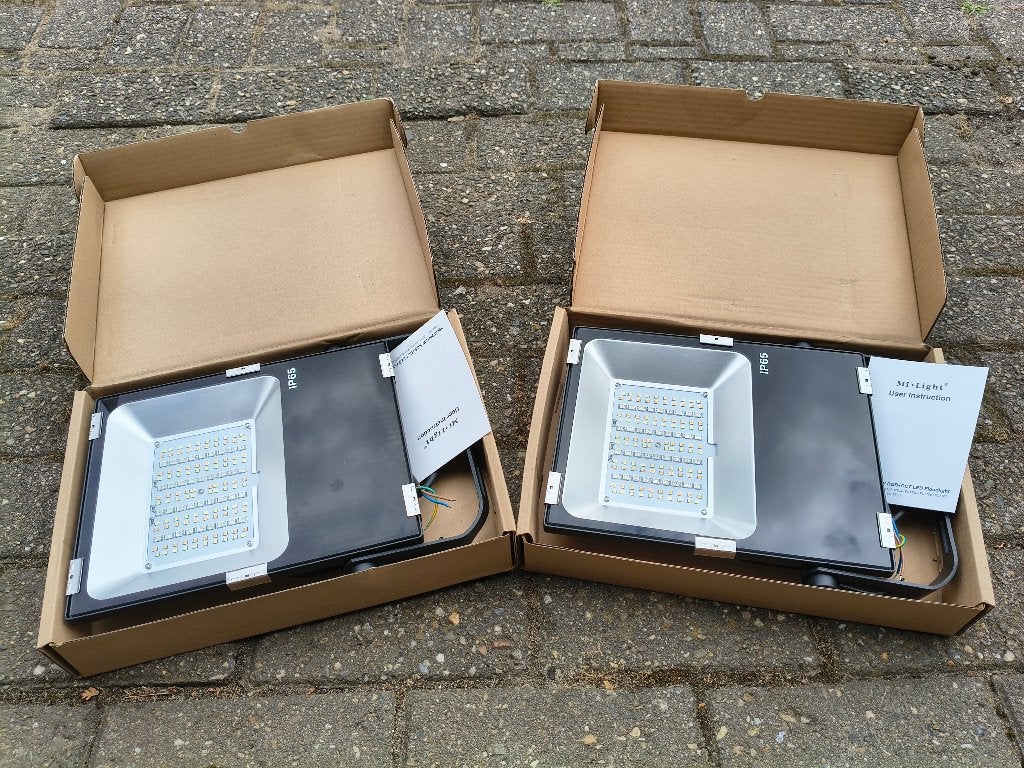 2 x LED Verstraler Mi-Light RGB+CCT 50W 4200LM IP65 FUTT02, Overige materialen, Nieuw, LED, Geschikt voor vochtige ruimtes