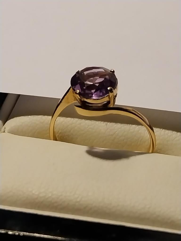 VINTAGE RING VAN 1.507 GRAM IN 18K+AMETHISTSTEEN, Ophalen of Verzenden, Goud, Ring, Met edelsteen