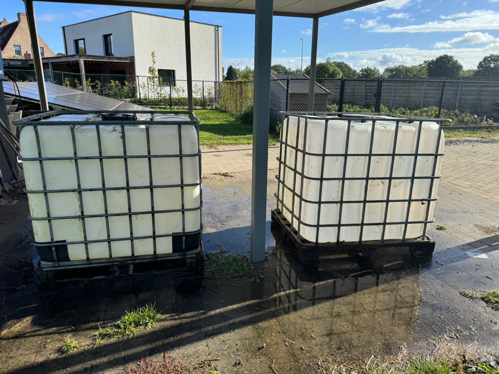 2x 1000 liter tank, 150 liter of meer, Ophalen, Gebruikt, Met kraantje