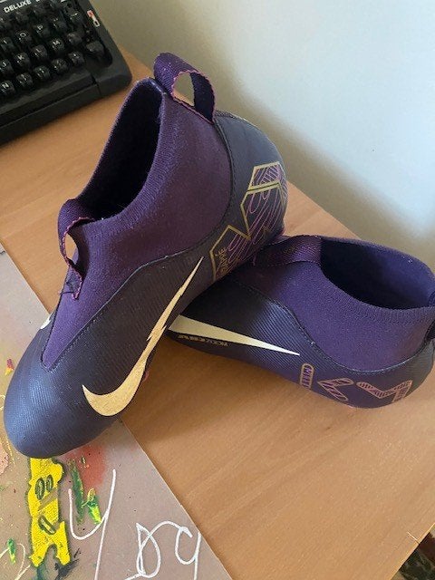 Voetbalschoenen kind, Sport en Fitness, Voetbal, Ophalen, Zo goed als nieuw, Schoenen