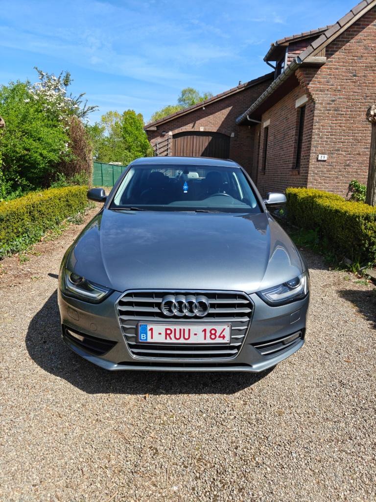 Audi A4 b8 - 2015, Auto's, Voorwielaandrijving, Euro 5, Zwart, 4 cilinders