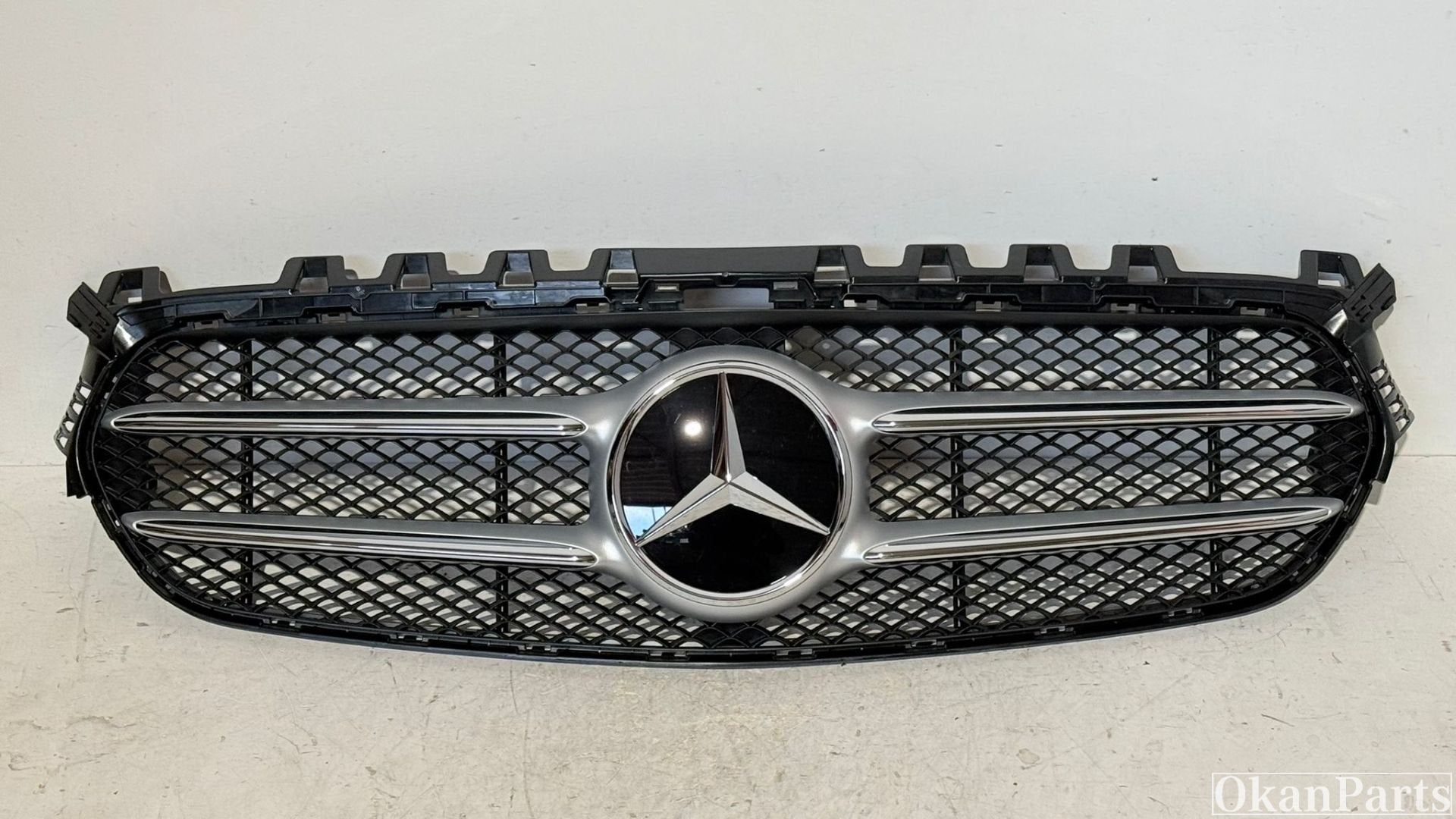 Calandre Mercedes-Benz Classe B W247 A2478885700, Info@fabrikant.eu, Fabrikant BV, Fabrikantstraat 1
1000 AA  Amsterdam, NL, Utilisé