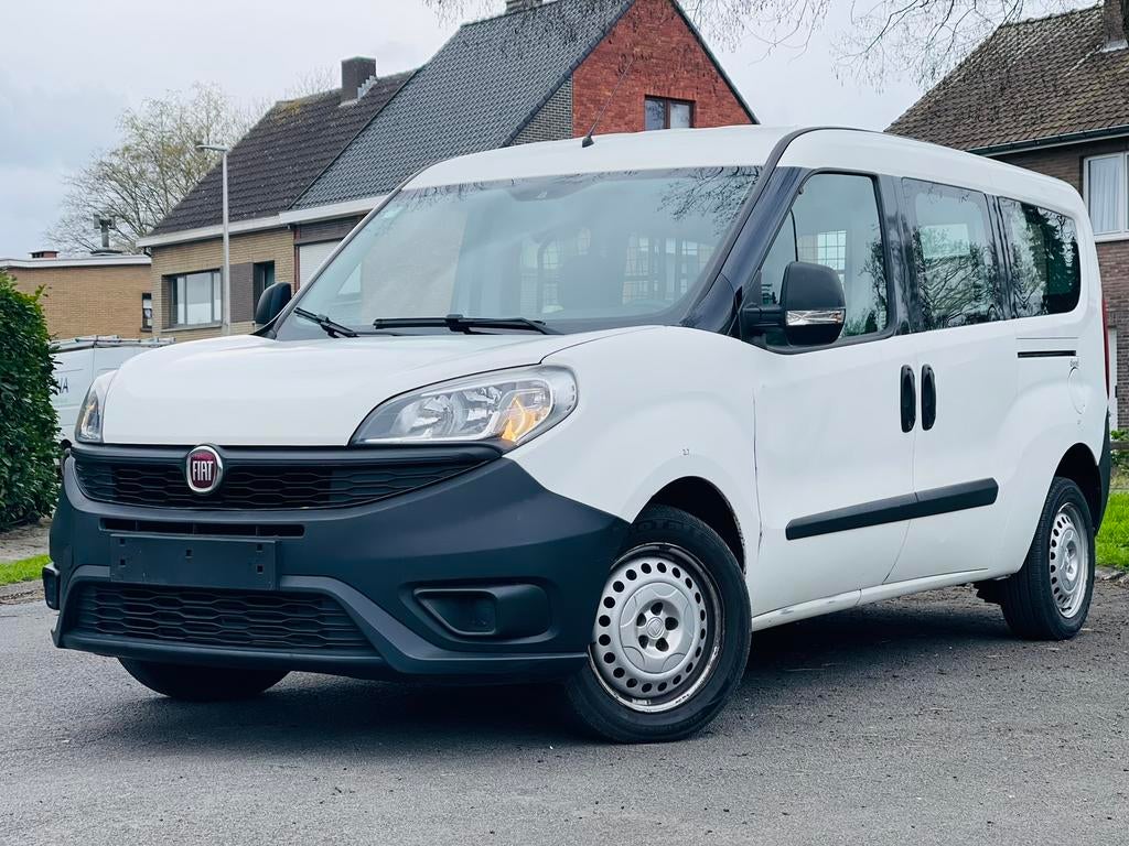 Fiat Doblo 1,3 diesel 73,000km  70 kw  euro 6b 2017, Auto's, Stof, Euro 6, Wit, Grijs