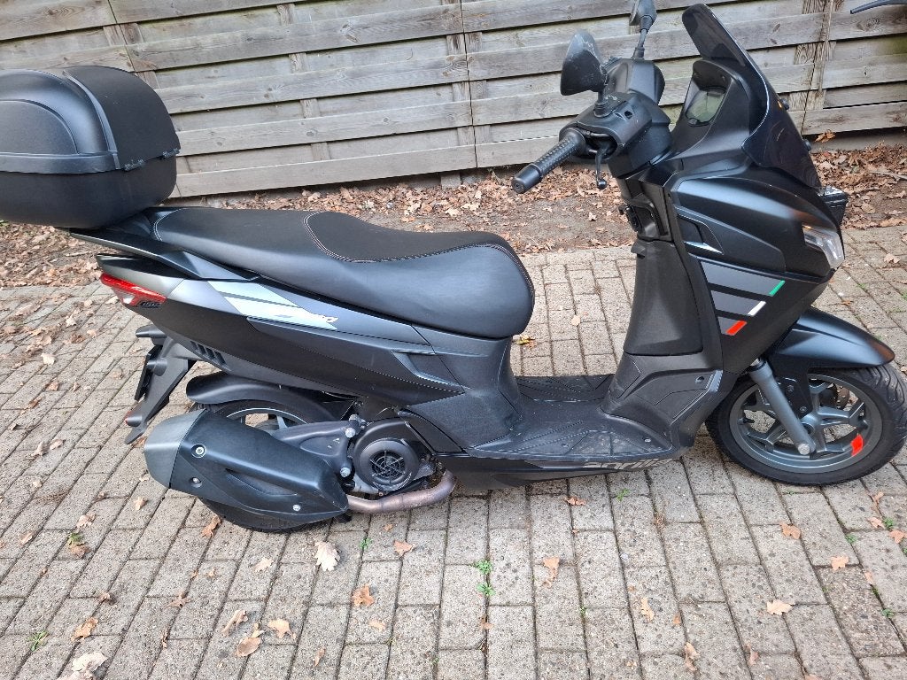 aprillia sxr 50, Fietsen en Brommers, Ophalen, Gebruikt, Klasse B (45 km/u), Benzine