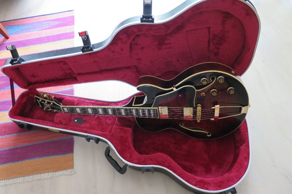 Zgan. Ibanez 95QA-DBS met M300C koffer, €379,00 afgeprijsd…, Musique & Instruments, Instruments à corde | Guitares | Électriques