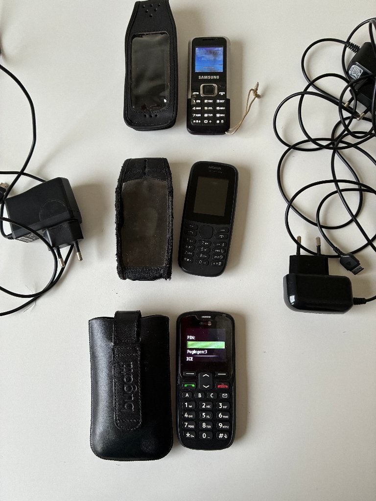 Oude Gsm toestelletjes, Gebruikt, Geen camera, Zwart, Fysiek toetsenbord
