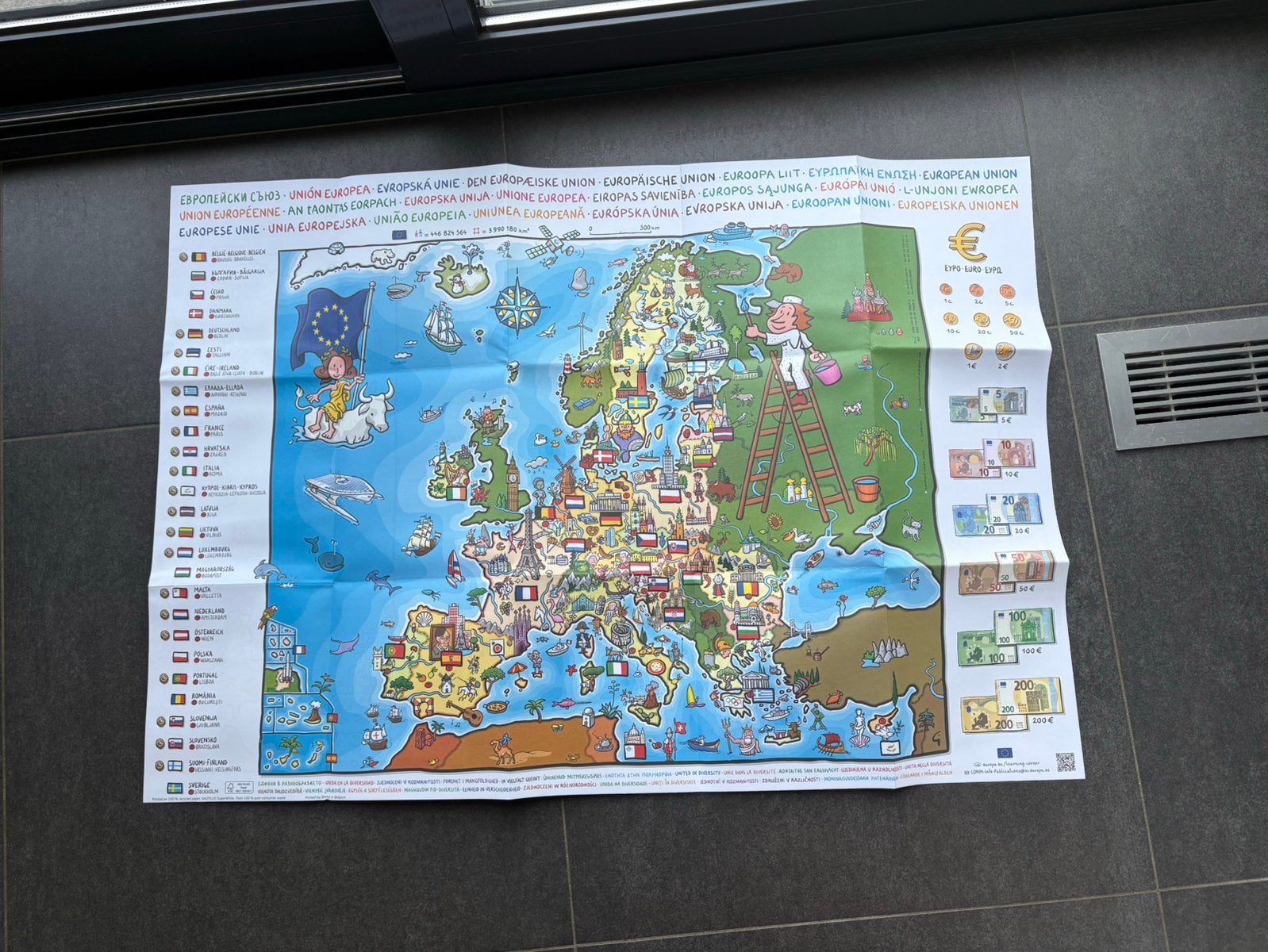 Carte éducative de l’Europe – pays, drapeaux et euros, Collections, Posters & Affiches, Comme neuf, Affiche ou Poster pour porte ou plus grand