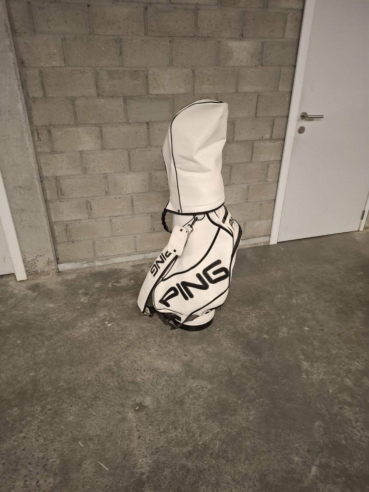 Mooie witte lederen golftas PING met ping sing 2 Clubs, Ophalen, Ping