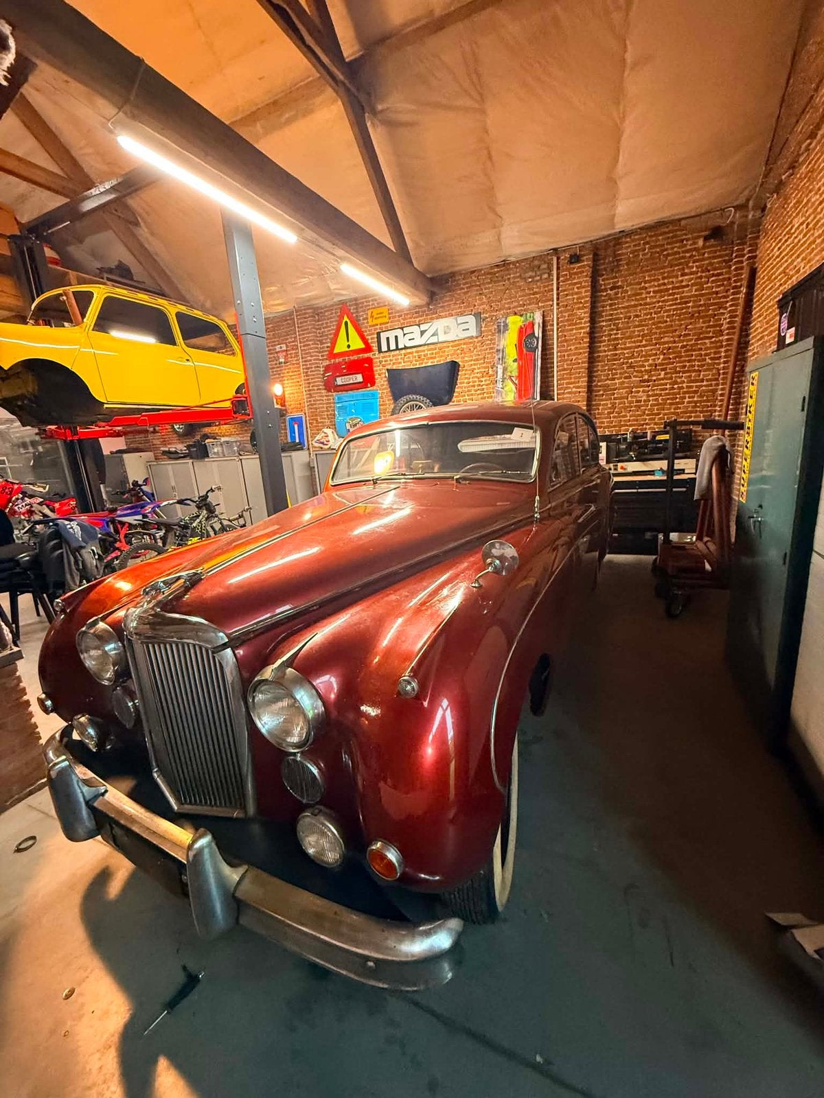 Jaguar MK9, Particulier, Achat
