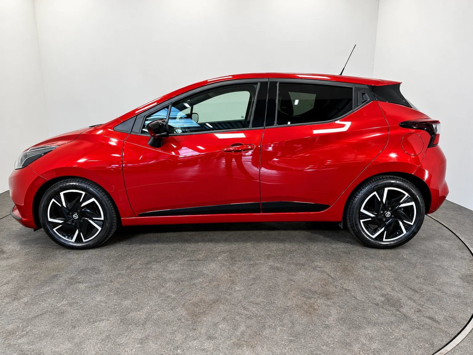Nissan Micra 1.0 IG-T XTRONIC N-DESIGN, Automaat, Zwart, 5 deurs, Metaalkleur