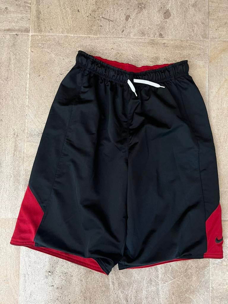 Reversibel sportbroek Nike 14 jaar, Ophalen, Zo goed als nieuw, Jongen of Meisje, Sport- of Zwemkleding