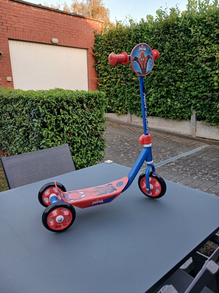 Trottinette, Vélos & Vélomoteurs, Trottinettes, Enlèvement, Comme neuf, Autres types, Marvel