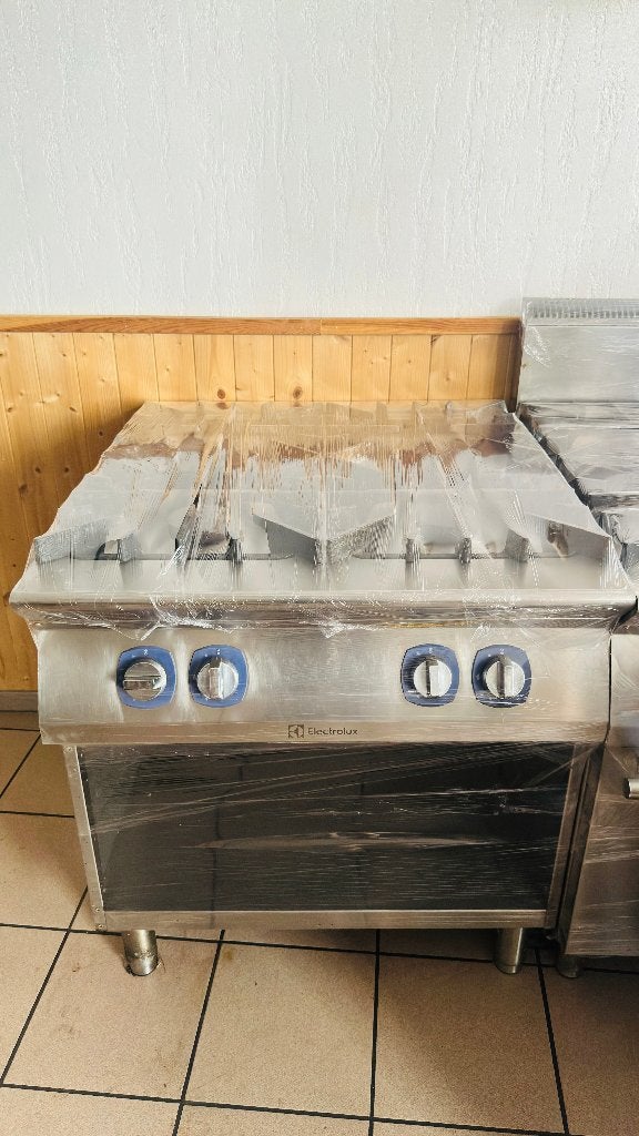 Cuisinière professionnelle à gaz 4 feux Electrolux, Ophalen, Gebruikt, Tussenbouw, 4 kookzones