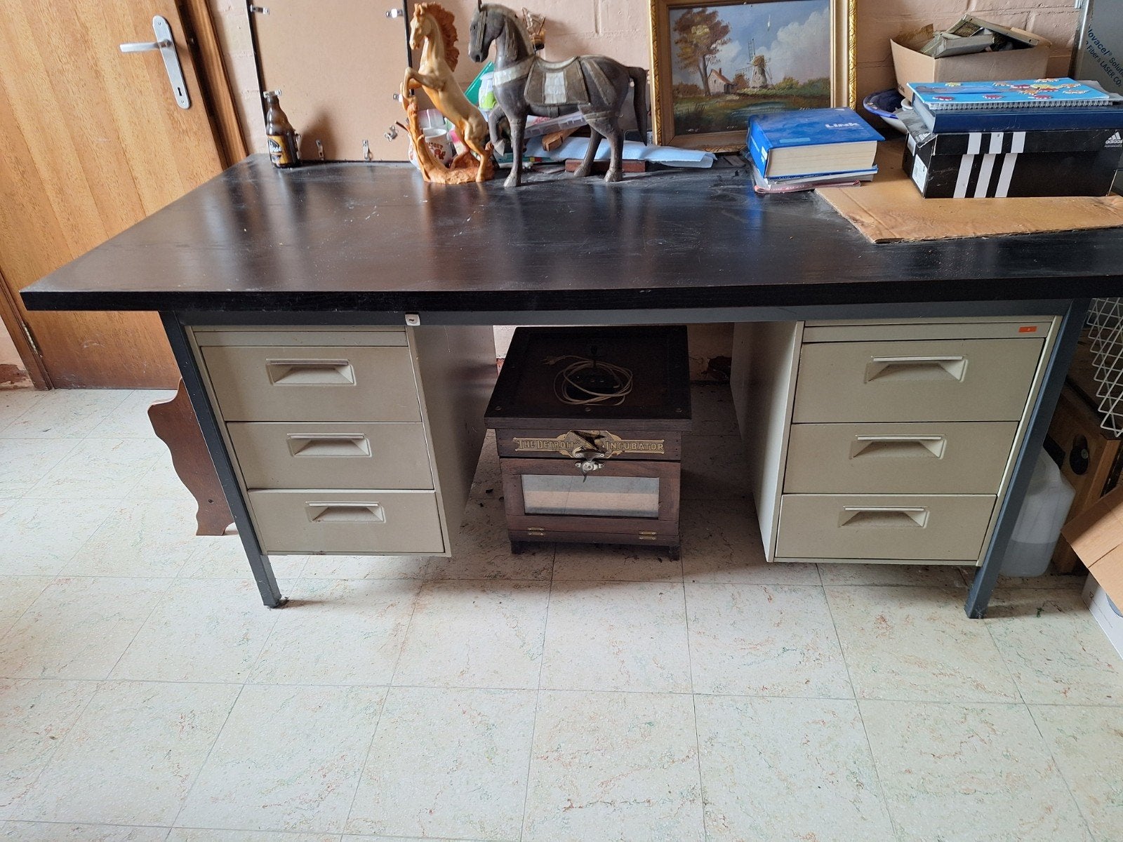 Bureau  tekoop, Ophalen