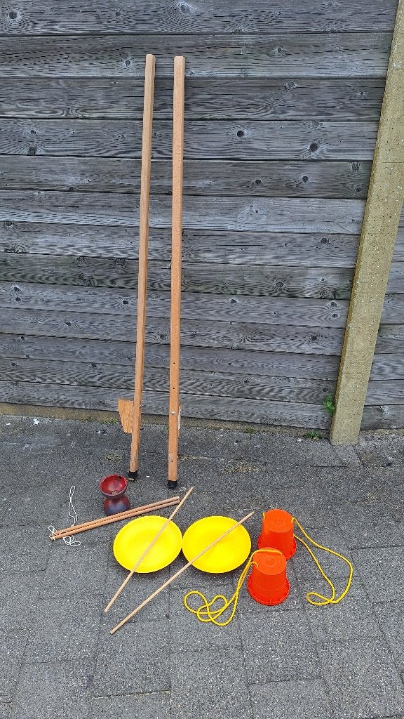 Circus artikelen:houten stelten,diabolo,jongleerbord+stok 2x, Enlèvement, Utilisé