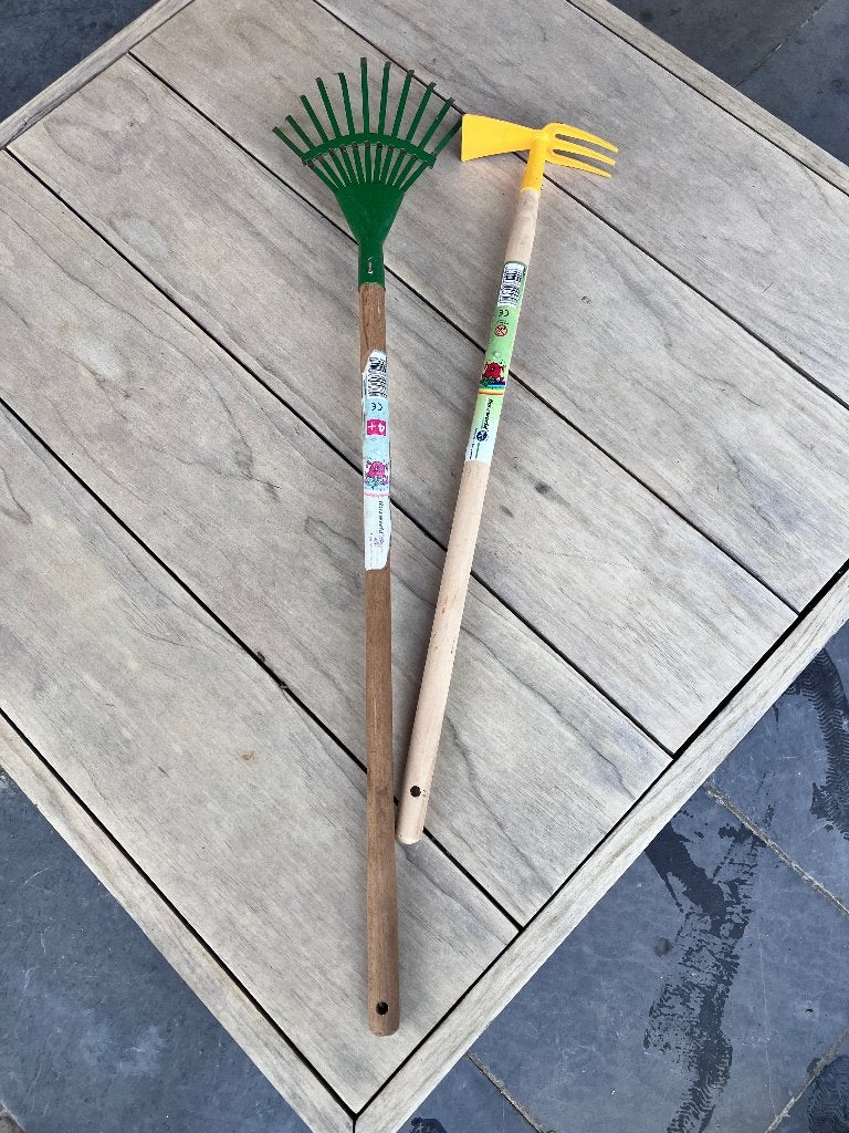 2x kindertuingereedschap – (Bladhark & Schoffel/Krabber), Ophalen, Gebruikt