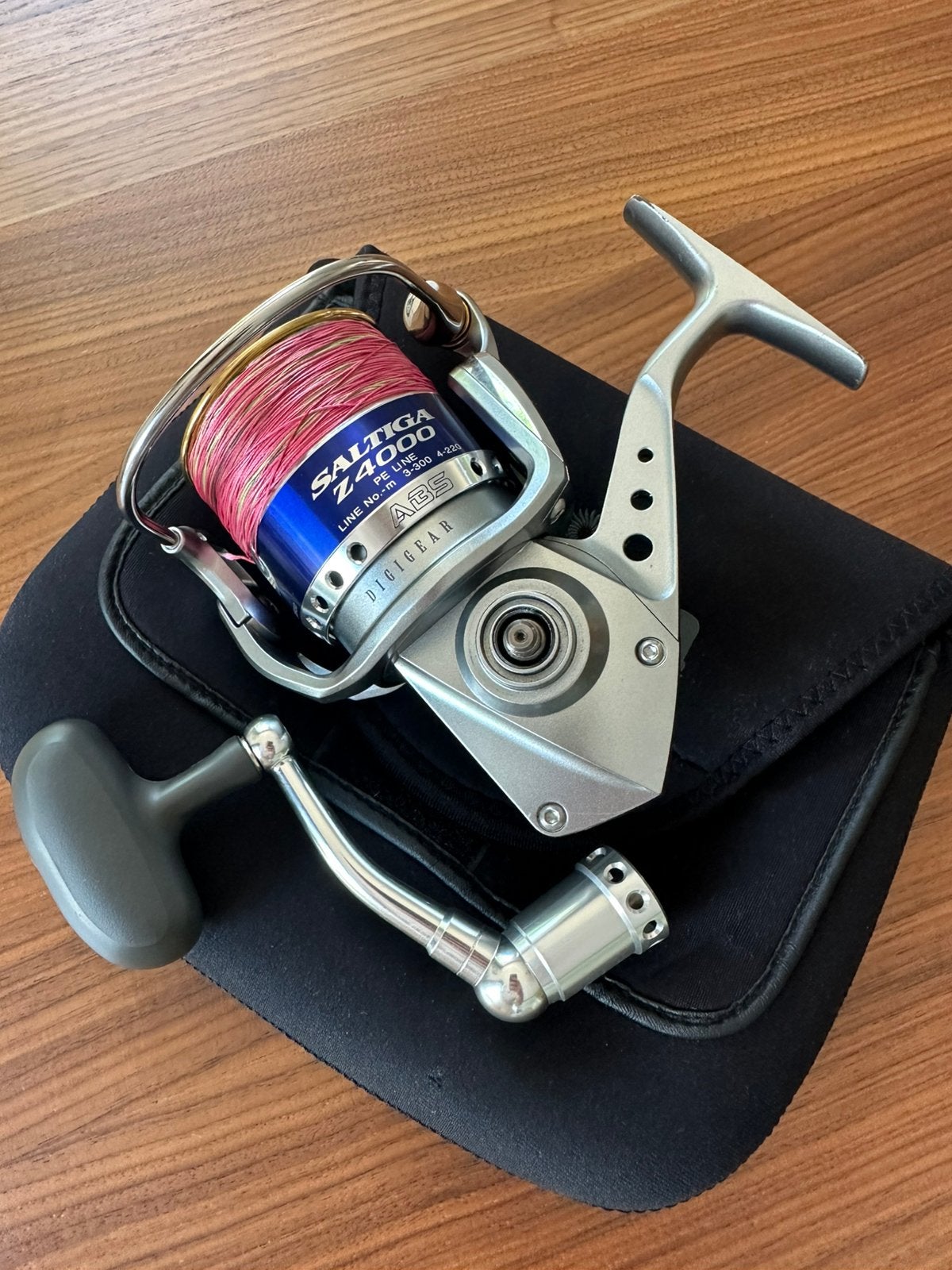 Daiwa Saltiga Z4000, Ophalen of Verzenden, Zo goed als nieuw, Molen
