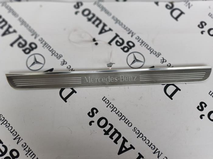 Eclairage d'embarquement d'un Mercedes C-Klasse, Autos : Pièces & Accessoires, Éclairage, Mercedes-Benz, Utilisé, 3 mois de garantie