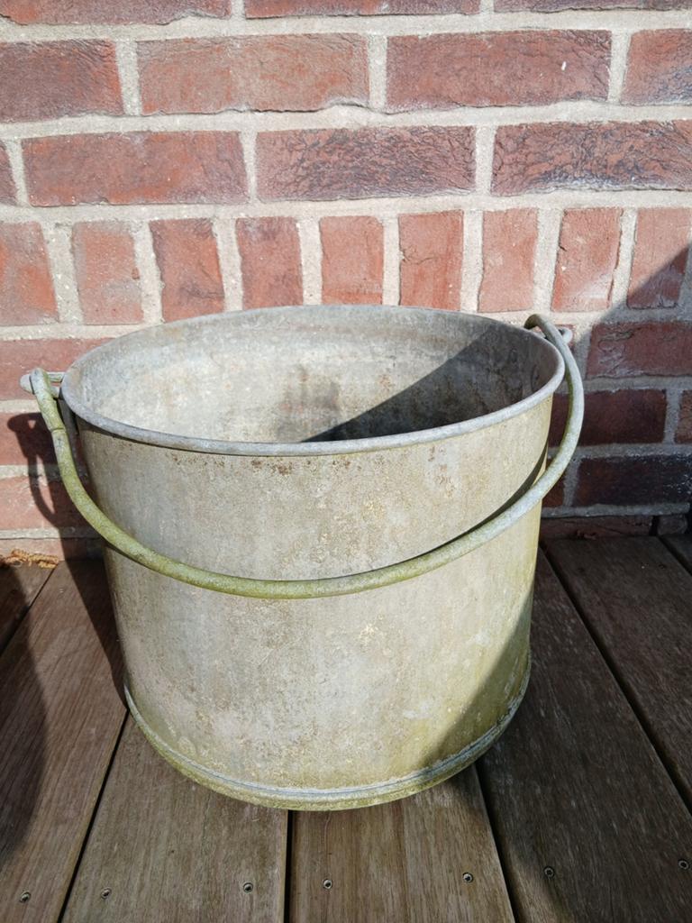 Oude ijzeren/zinken kuip met handvat zonder gaten in 37/29,5, Tuin en Terras, Ophalen